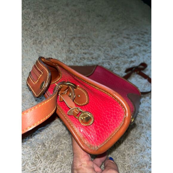 Vintage Dooney & Bourke Red & Brown "All Weather Leather" Shoulder Bag - Picture 5 of 11